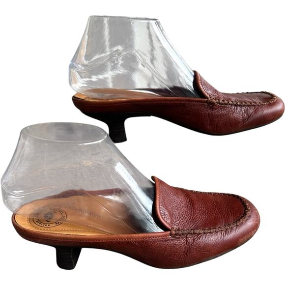 VTG Nurture Brown Leather Kitten Heel Mules Womens SZ 7.5 Y2K Classic Comfort - Picture 1 of 11
